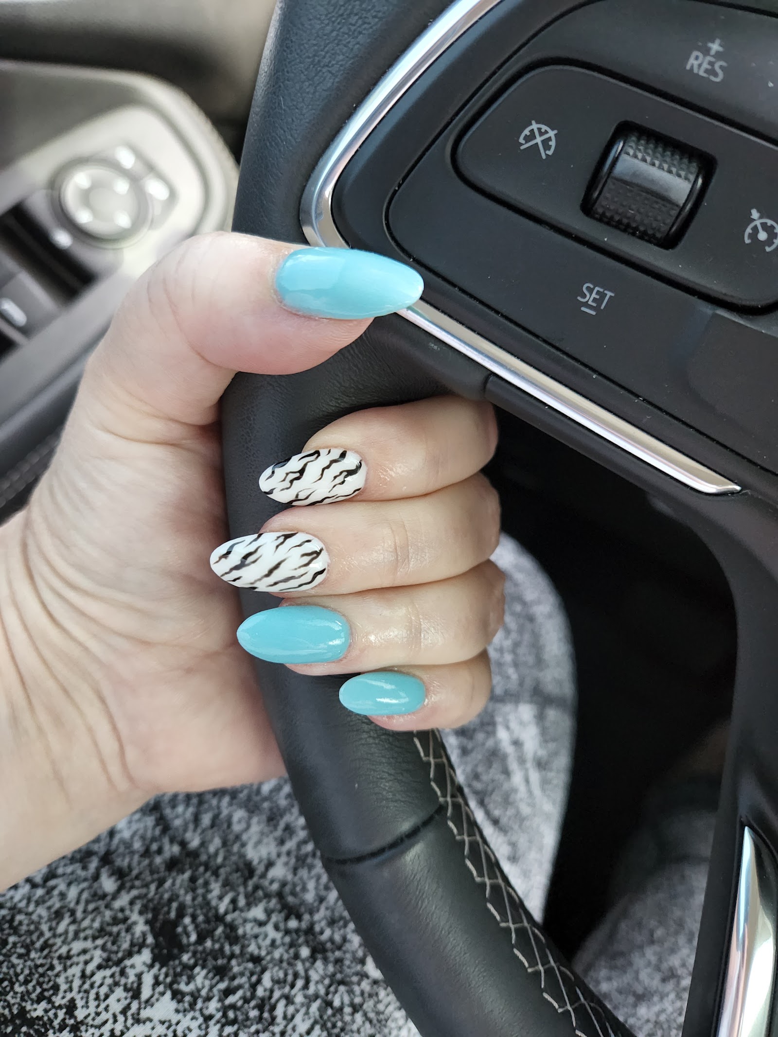 Distinctive Nails nail photo 7